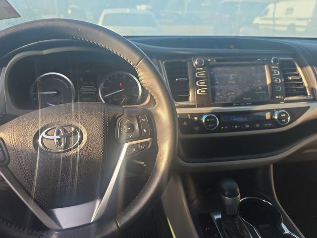used 2019 Toyota Highlander Hybrid car, priced at $31,357