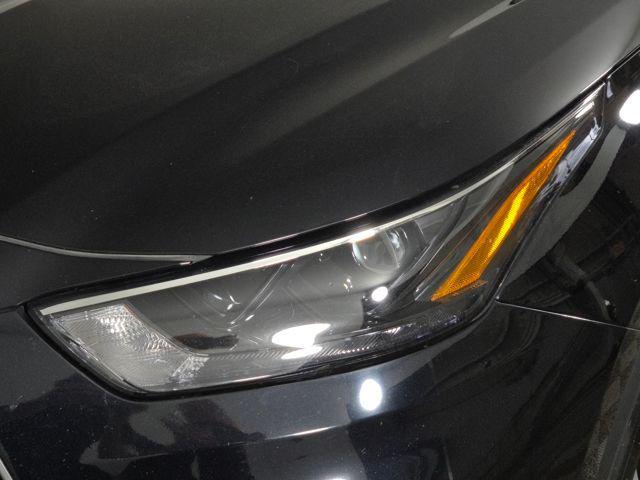 used 2022 Toyota Highlander Hybrid car, priced at $36,546