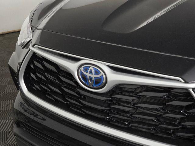 used 2022 Toyota Highlander Hybrid car, priced at $36,546