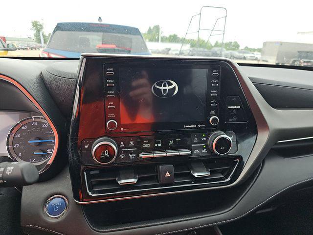 used 2022 Toyota Highlander Hybrid car, priced at $37,840