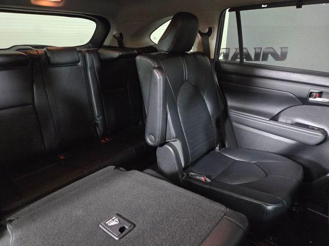used 2022 Toyota Highlander Hybrid car, priced at $36,546