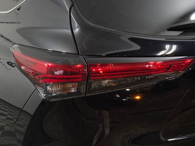 used 2022 Toyota Highlander Hybrid car, priced at $36,546