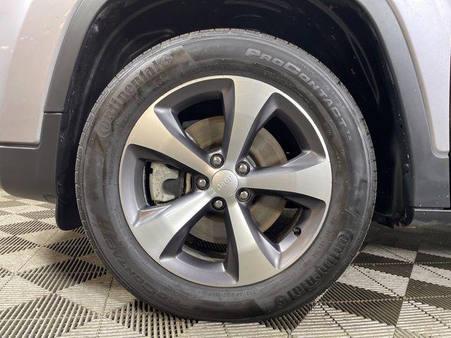used 2022 Jeep Cherokee car, priced at $27,354