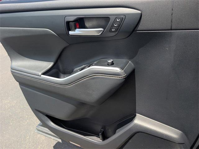 used 2023 Toyota Highlander Hybrid car, priced at $46,995