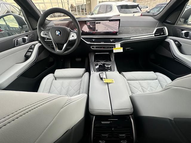 new 2025 BMW X7 car, priced at $93,975