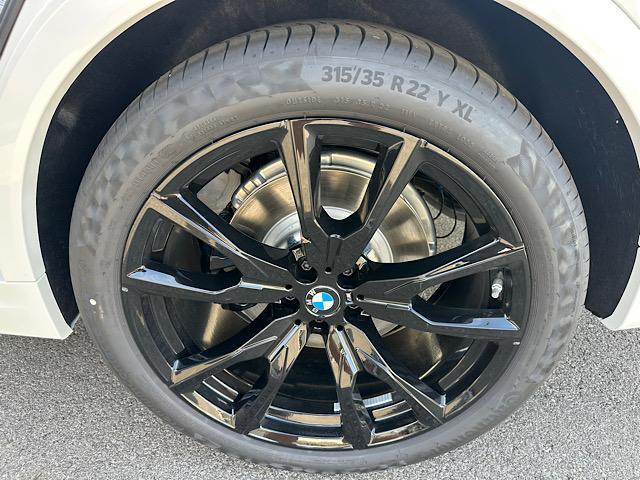 new 2026 BMW X7 car, priced at $100,025
