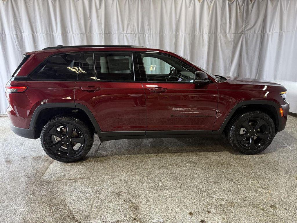 new 2025 Jeep Grand Cherokee car, priced at $49,245