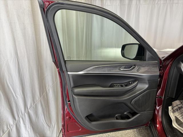 new 2025 Jeep Grand Cherokee car, priced at $51,960