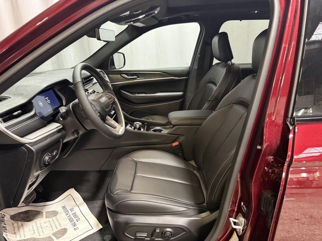 new 2025 Jeep Grand Cherokee car, priced at $49,245