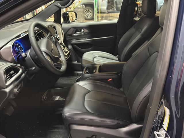 new 2025 Chrysler Pacifica car, priced at $46,248