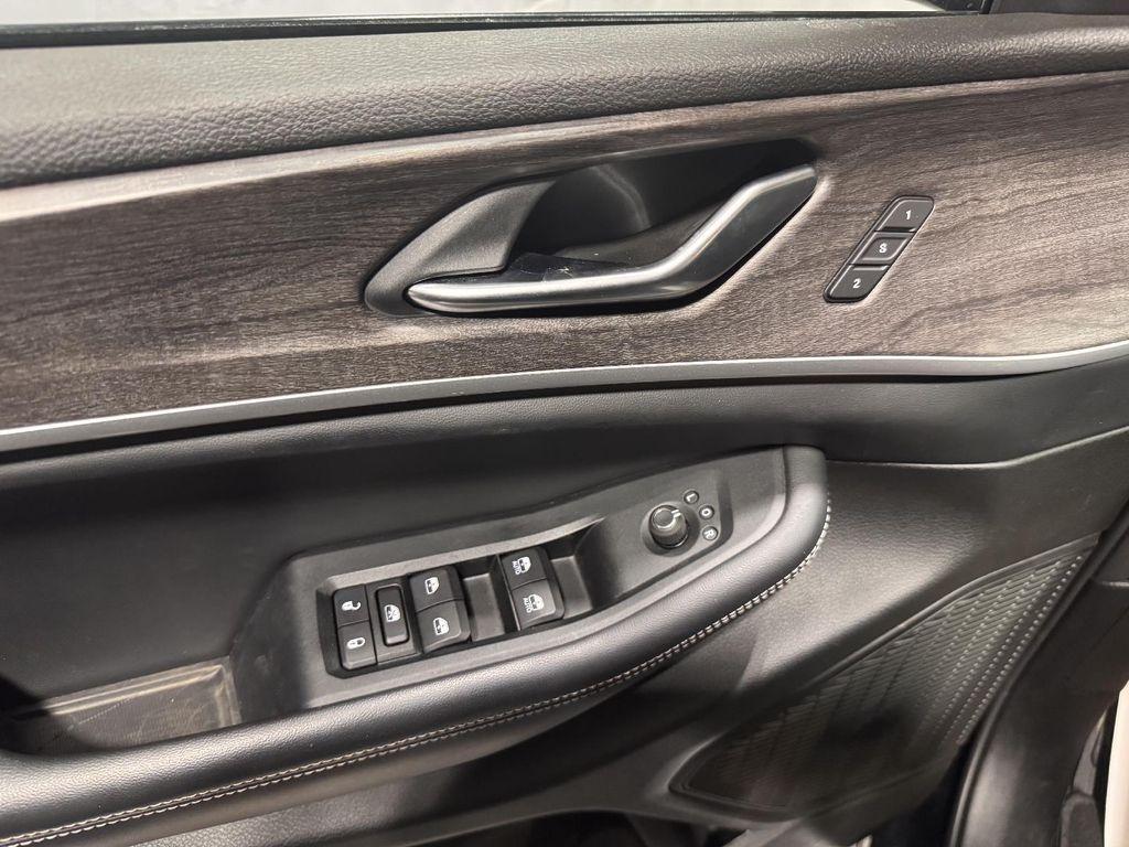 used 2023 Jeep Grand Cherokee car, priced at $33,995