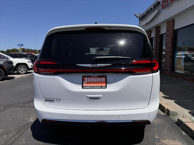 new 2024 Chrysler Pacifica car, priced at $39,255