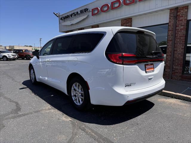 new 2024 Chrysler Pacifica car, priced at $39,255