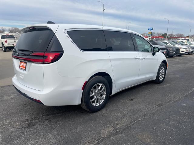 new 2024 Chrysler Pacifica car, priced at $39,345