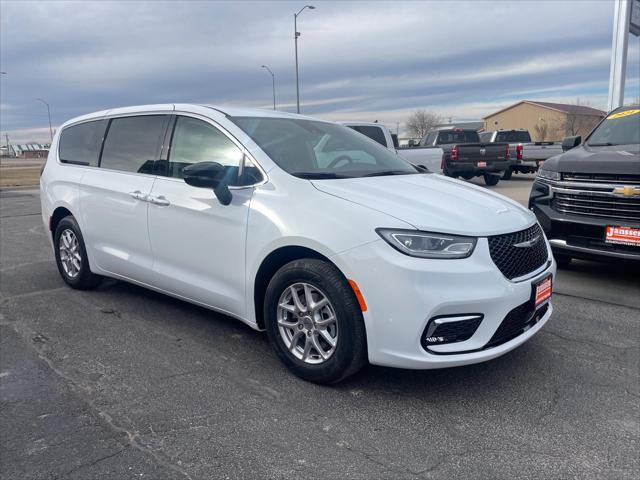 new 2024 Chrysler Pacifica car, priced at $39,345