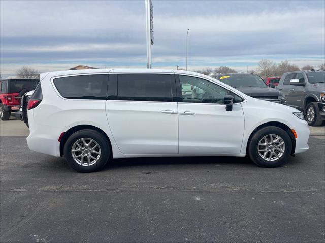 new 2024 Chrysler Pacifica car, priced at $39,345