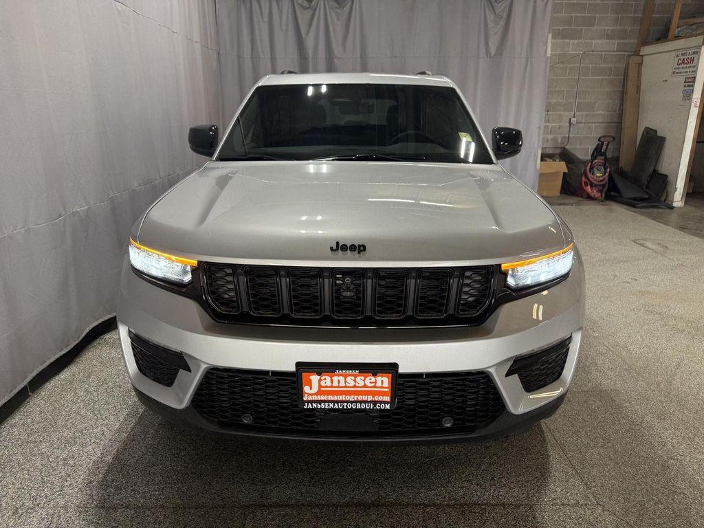 new 2025 Jeep Grand Cherokee car, priced at $49,745