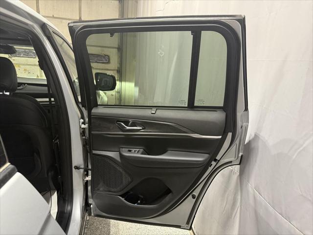 new 2025 Jeep Grand Cherokee car, priced at $51,682