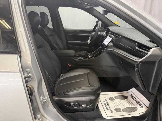 new 2025 Jeep Grand Cherokee car, priced at $51,682