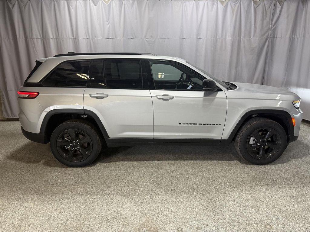 new 2025 Jeep Grand Cherokee car, priced at $49,745