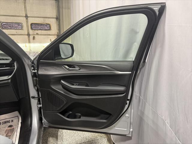 new 2025 Jeep Grand Cherokee car, priced at $51,682