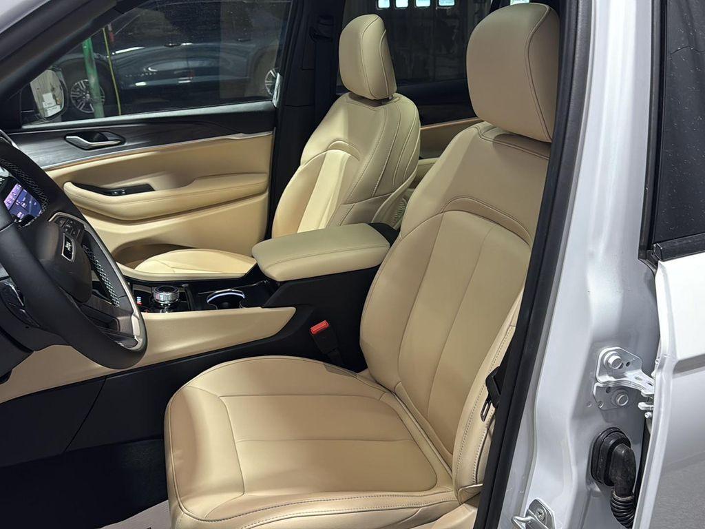 new 2025 Jeep Grand Cherokee car, priced at $46,745