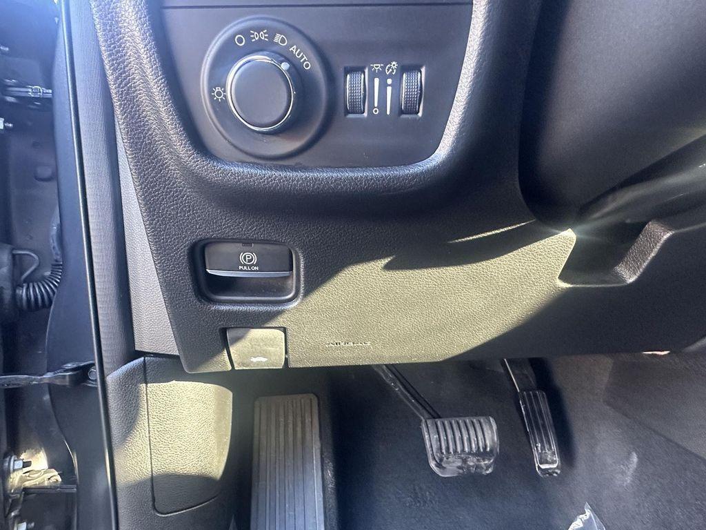 used 2024 Jeep Grand Cherokee car, priced at $29,995