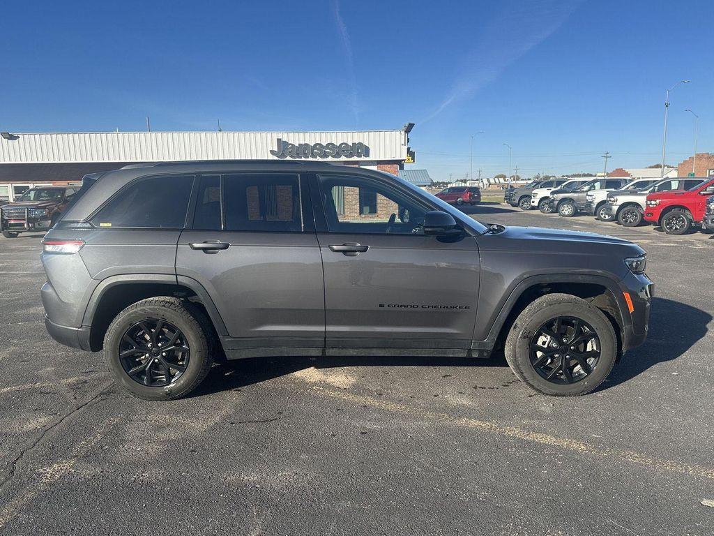 used 2024 Jeep Grand Cherokee car, priced at $29,995