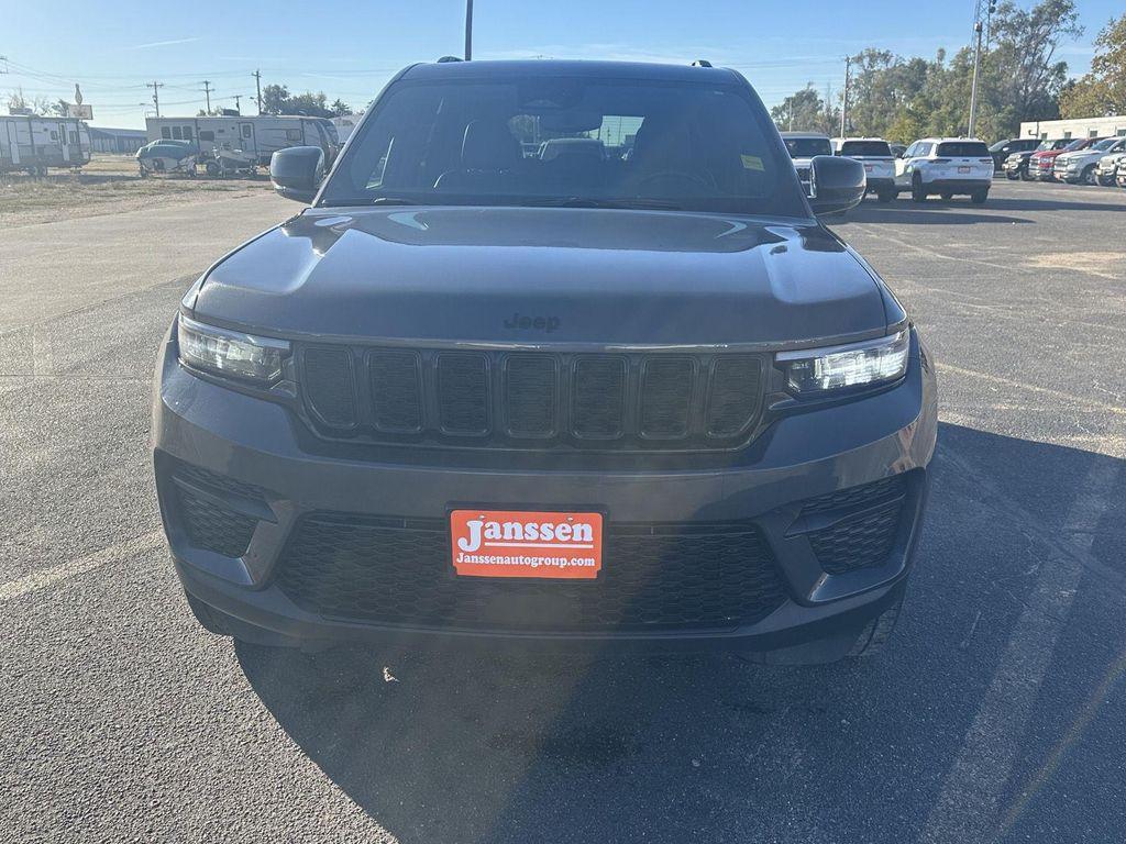 used 2024 Jeep Grand Cherokee car, priced at $29,995