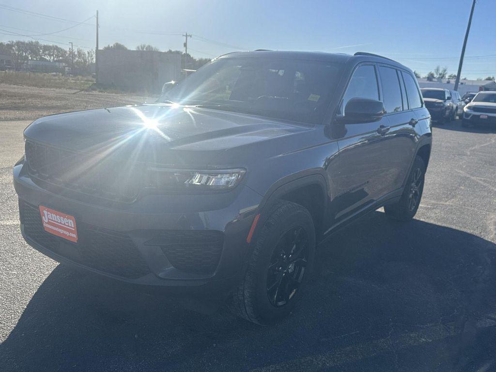 used 2024 Jeep Grand Cherokee car, priced at $29,995