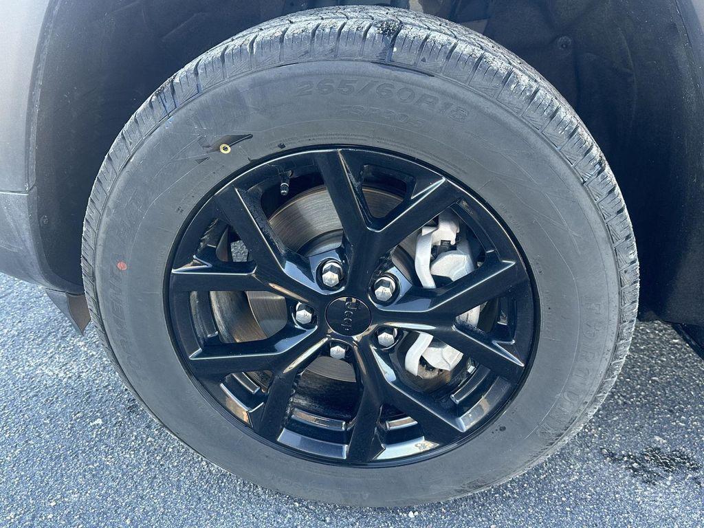 used 2024 Jeep Grand Cherokee car, priced at $29,995