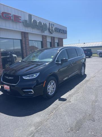 new 2024 Chrysler Pacifica car, priced at $39,255