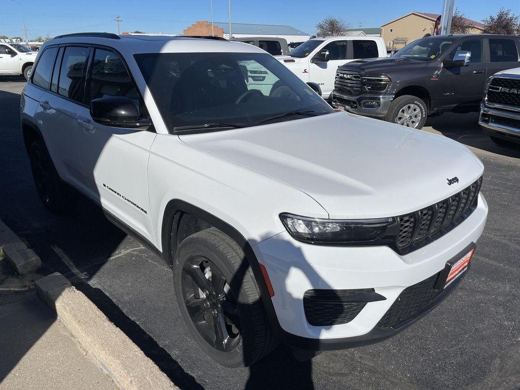 new 2025 Jeep Grand Cherokee car, priced at $41,745