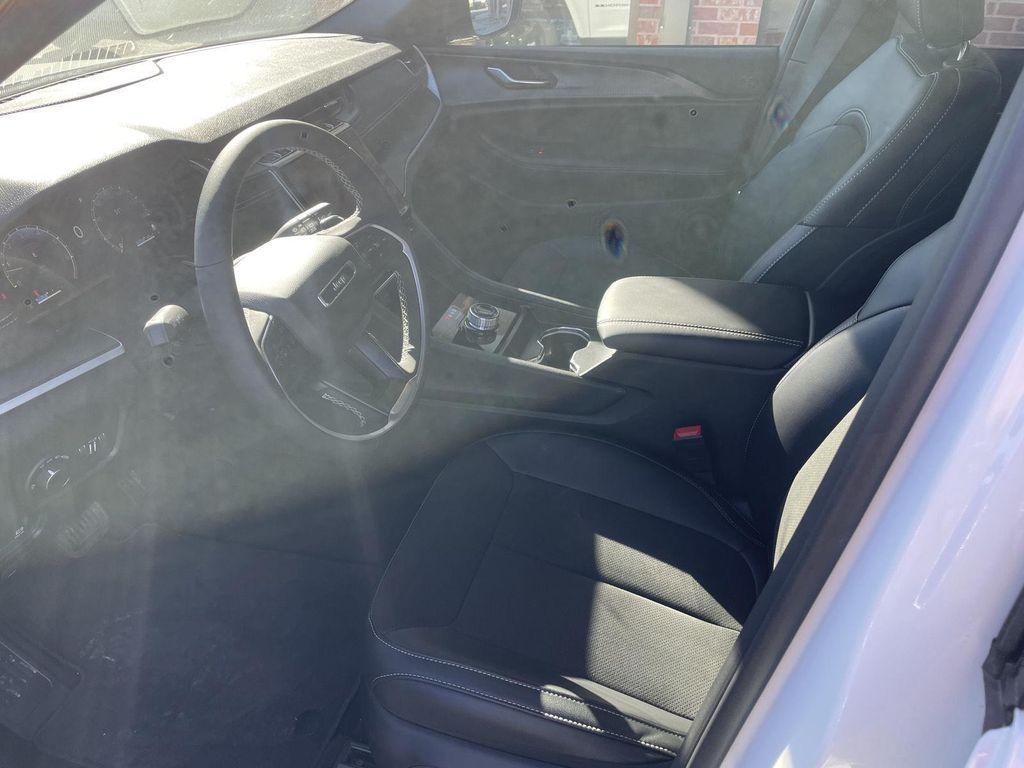 new 2025 Jeep Grand Cherokee car, priced at $41,745