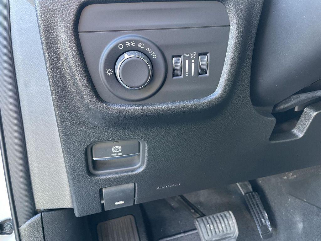 new 2025 Jeep Grand Cherokee car, priced at $41,745