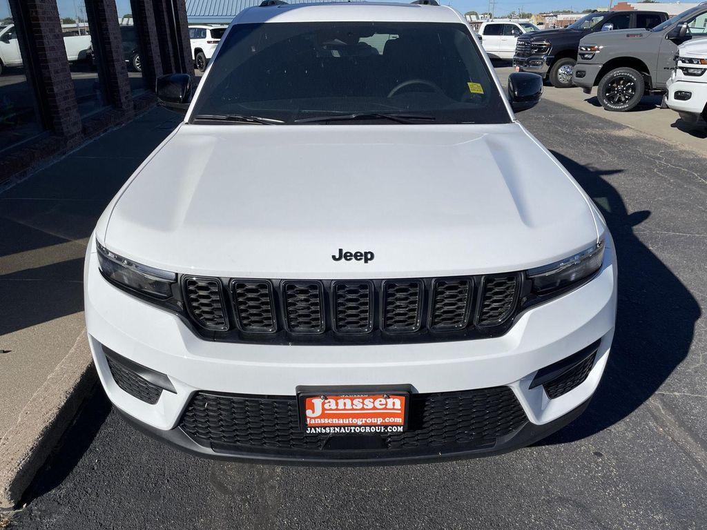 new 2025 Jeep Grand Cherokee car, priced at $41,745