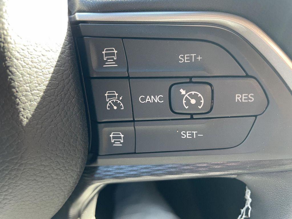 new 2025 Jeep Grand Cherokee car, priced at $41,745