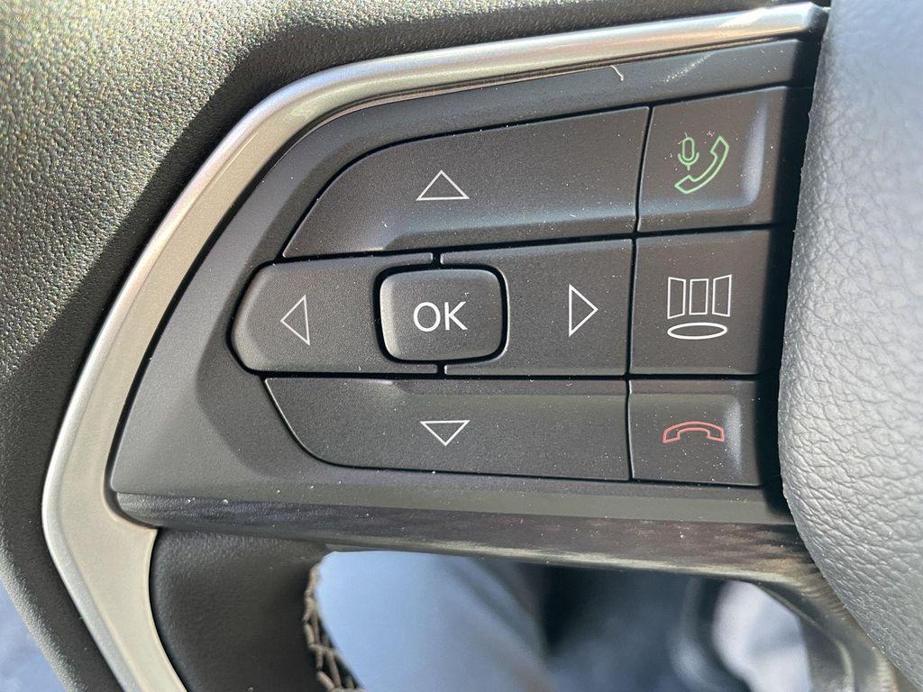 new 2025 Jeep Grand Cherokee car, priced at $41,745