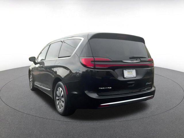 used 2023 Chrysler Pacifica Hybrid car, priced at $30,372
