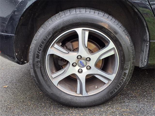used 2015 Volvo XC60 car, priced at $15,668