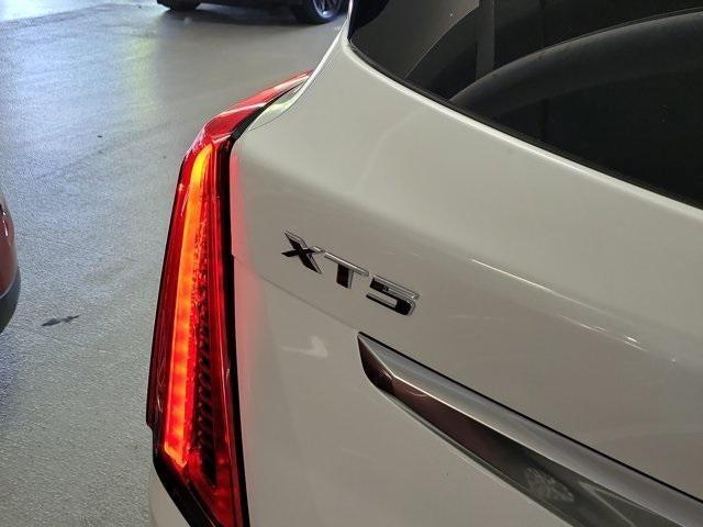 used 2022 Cadillac XT5 car, priced at $30,795