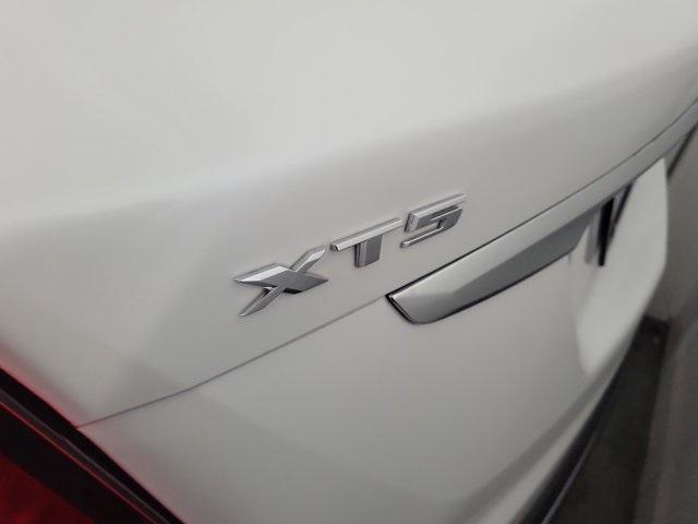 used 2022 Cadillac XT5 car, priced at $29,895