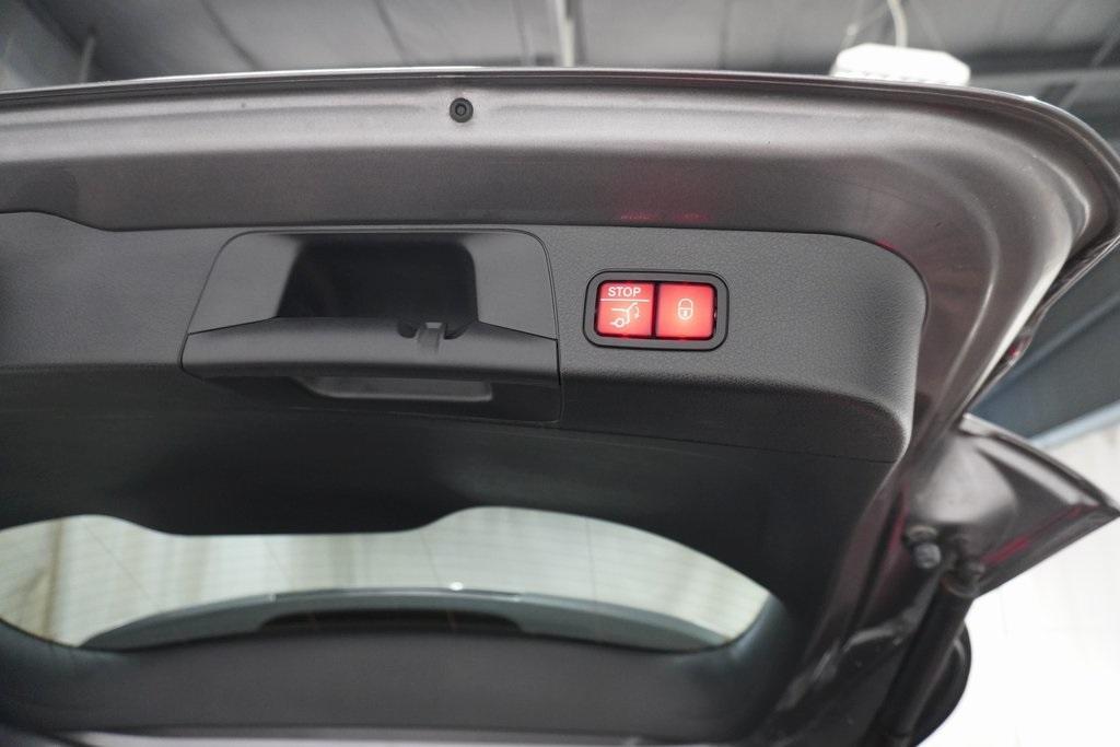 used 2021 Mercedes-Benz GLB 250 car, priced at $26,180