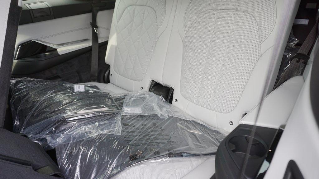 new 2026 BMW X7 car, priced at $95,385