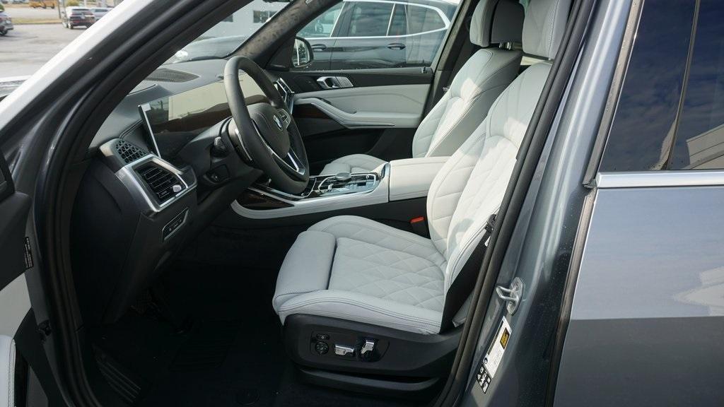 new 2026 BMW X7 car, priced at $95,385
