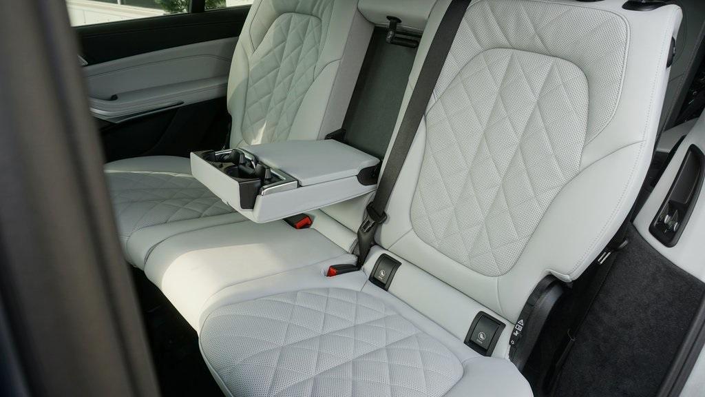new 2026 BMW X7 car, priced at $95,385