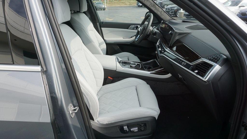 new 2026 BMW X7 car, priced at $95,385