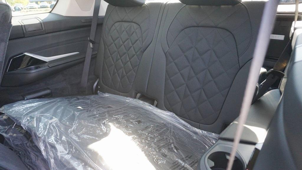 new 2026 BMW X7 car, priced at $94,385