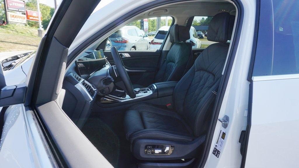 new 2026 BMW X7 car, priced at $94,385
