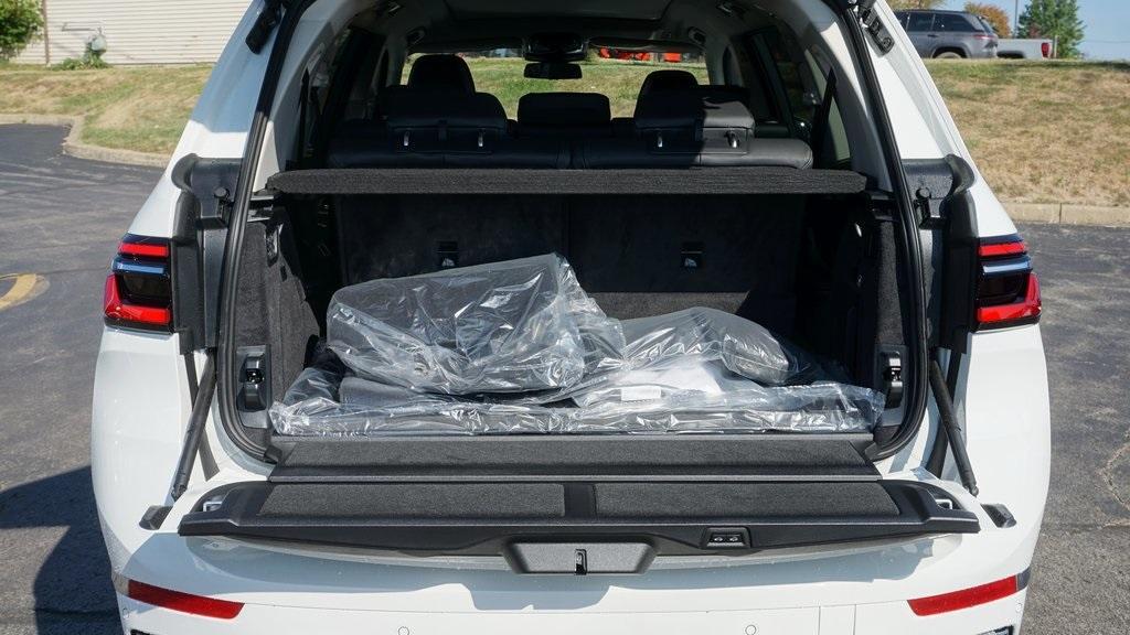 new 2026 BMW X7 car, priced at $94,385